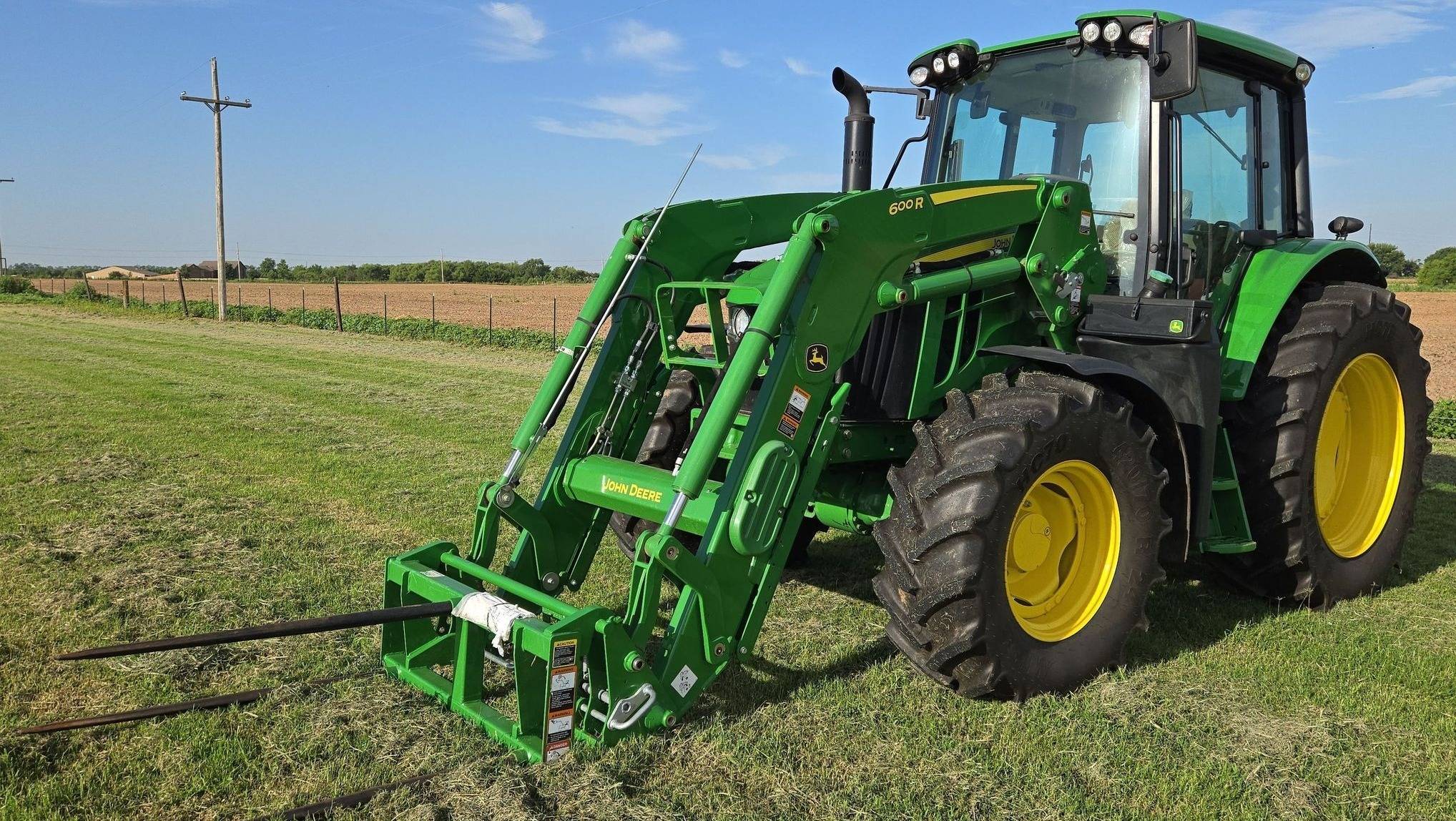 2022 John Deere 6120M MFWD